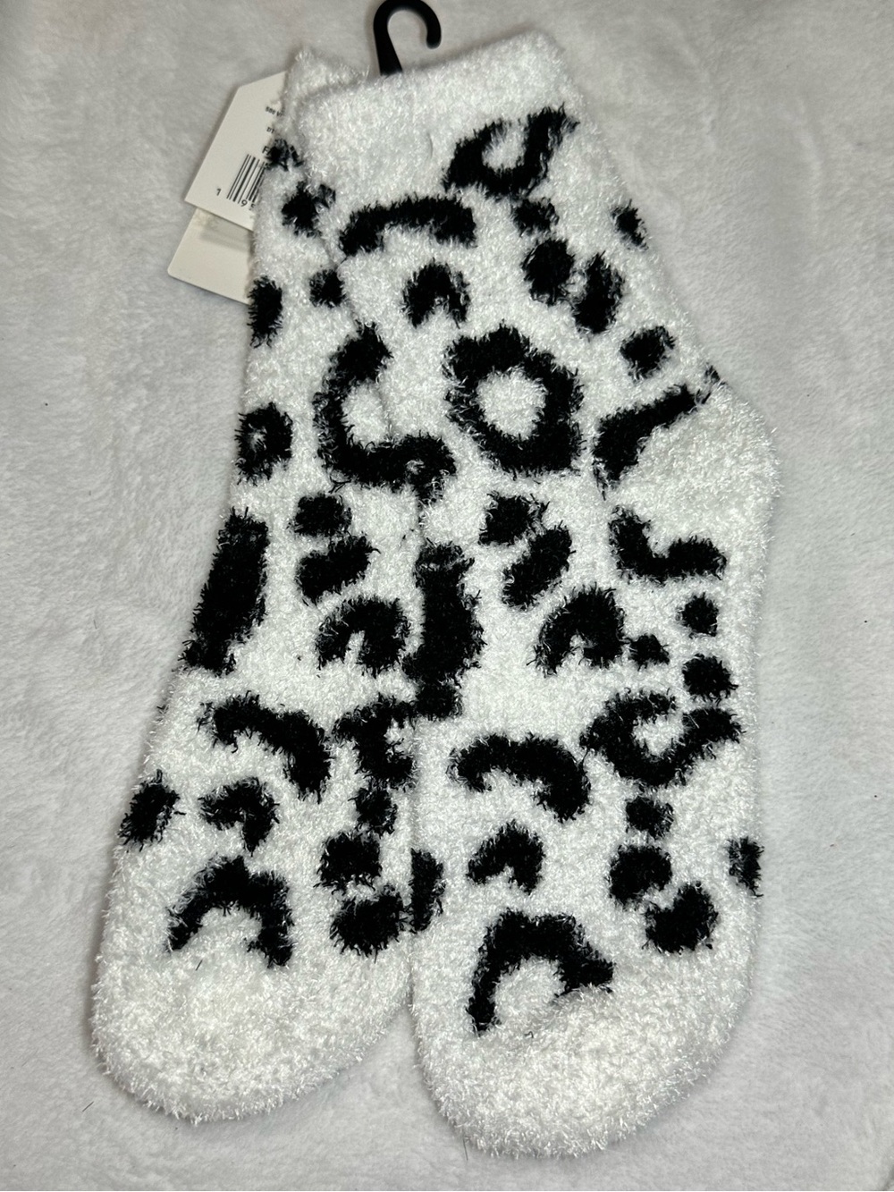 Snugadoo leopard print fuzzy socks